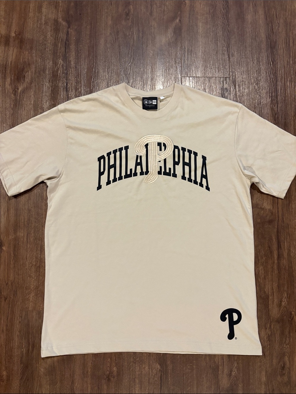 New Era Philadelphia Phillies Overlay Stone Mens large t-shirt